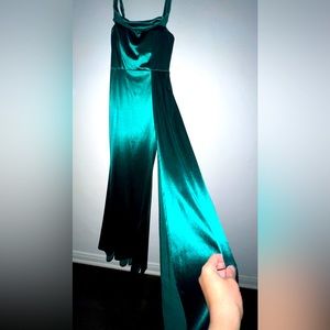 Long dress in emerald color